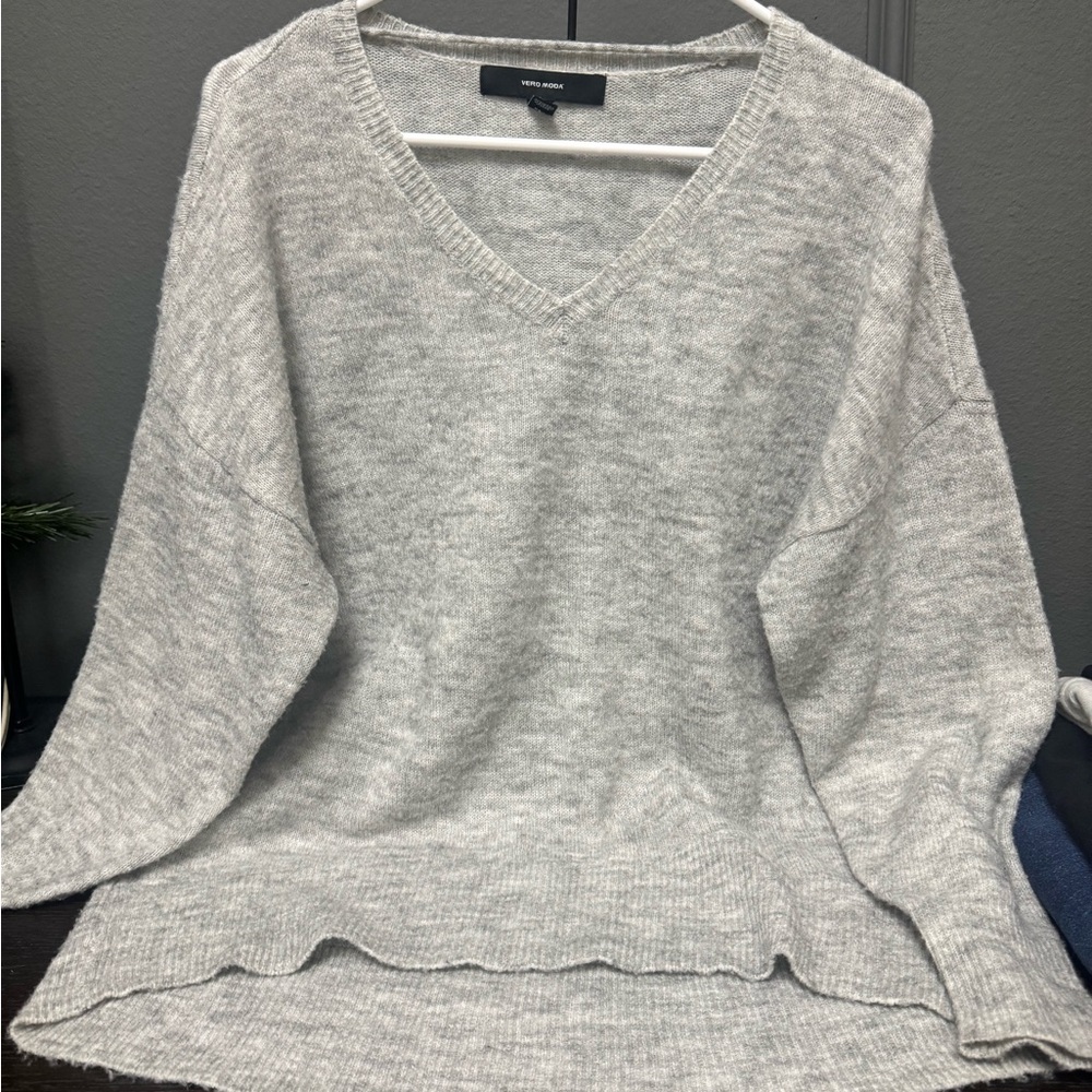 Vero Moda Light Gray V-Neck Sweater